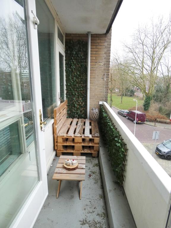Apartment with Balcony and 2 Bedrooms - Image 13