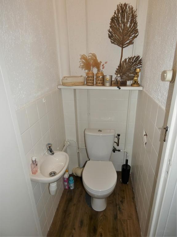 Apartment with Balcony and 2 Bedrooms - Image 14