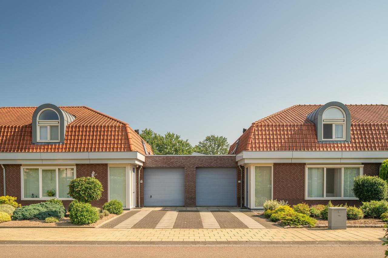 153 m² Living Space with Garage and Garden - Image 1