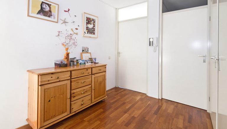105 m² apartment with sunny balcony - Image 2