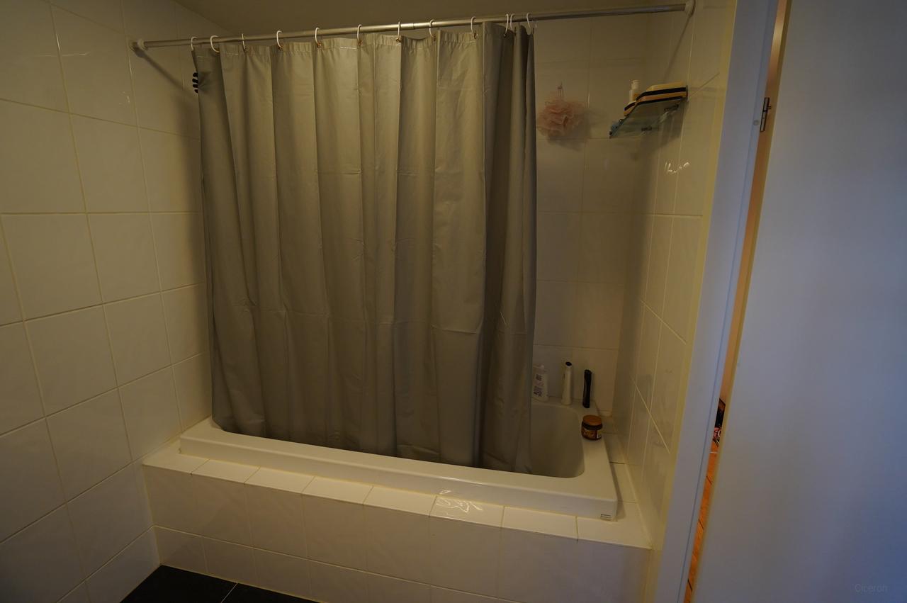 2-bedroom apartment in former TU Library - Image 20