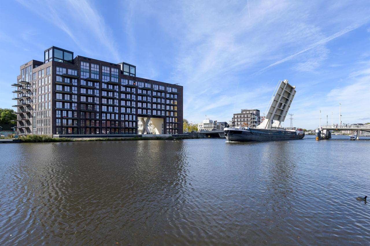 Licht 3-kamerappartement met balkon in Zaandam - Afbeelding 1
