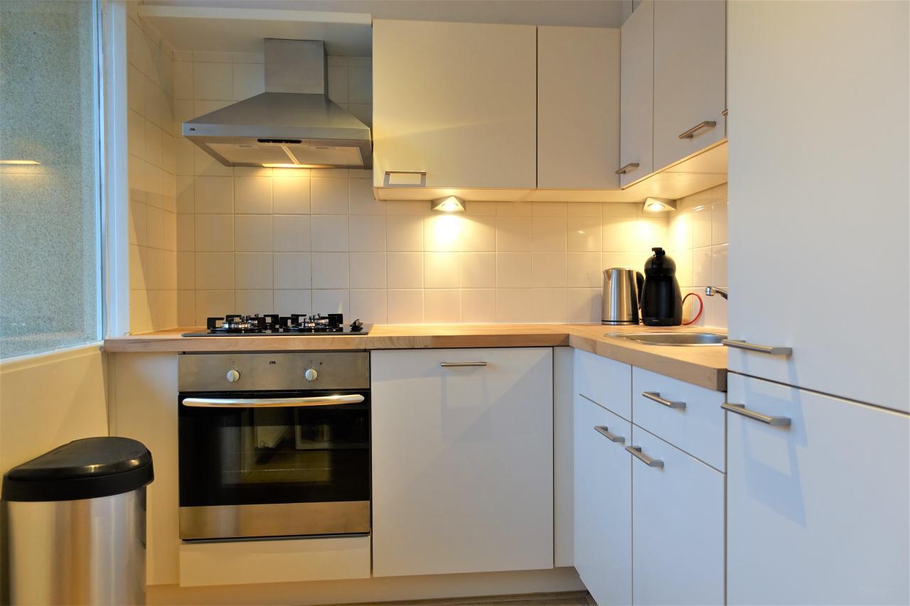 Furnished 4-room apartment near Julianapark - Image 3
