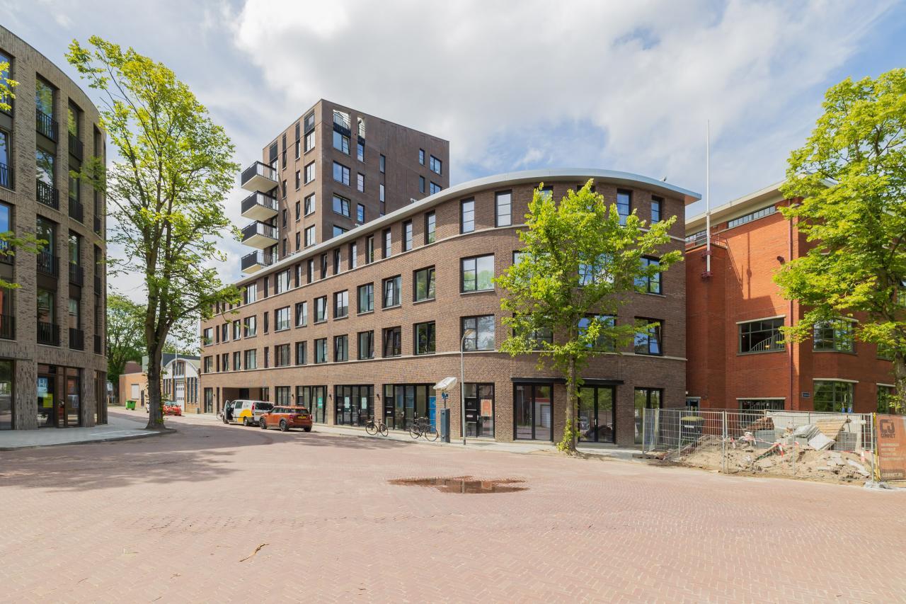 Penthouse with balcony near Haarlem Station - Image 1