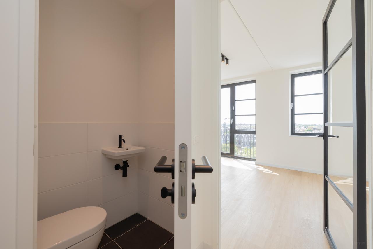 Penthouse with balcony near Haarlem Station - Image 3