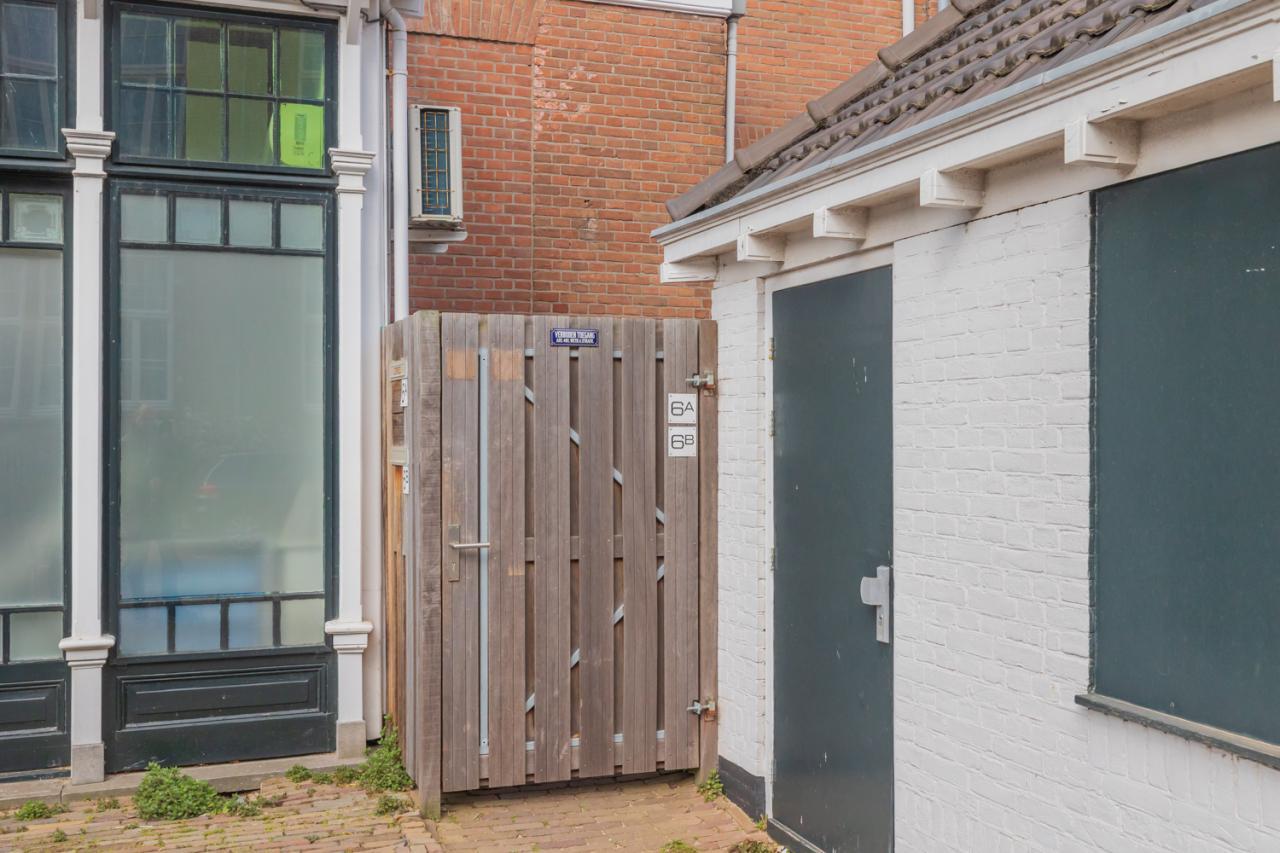 Spacious 1-bedroom apartment in the heart of Haarlem - Image 3