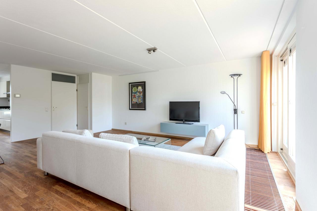 5-bedroom family home with garden - Image 5