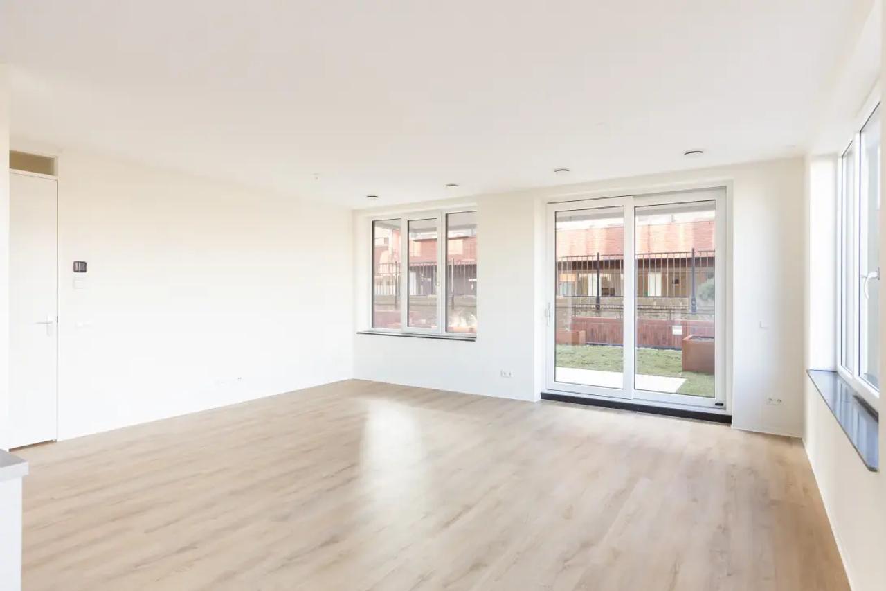Bright Studio with Terrace in Scheveningen - Image 4