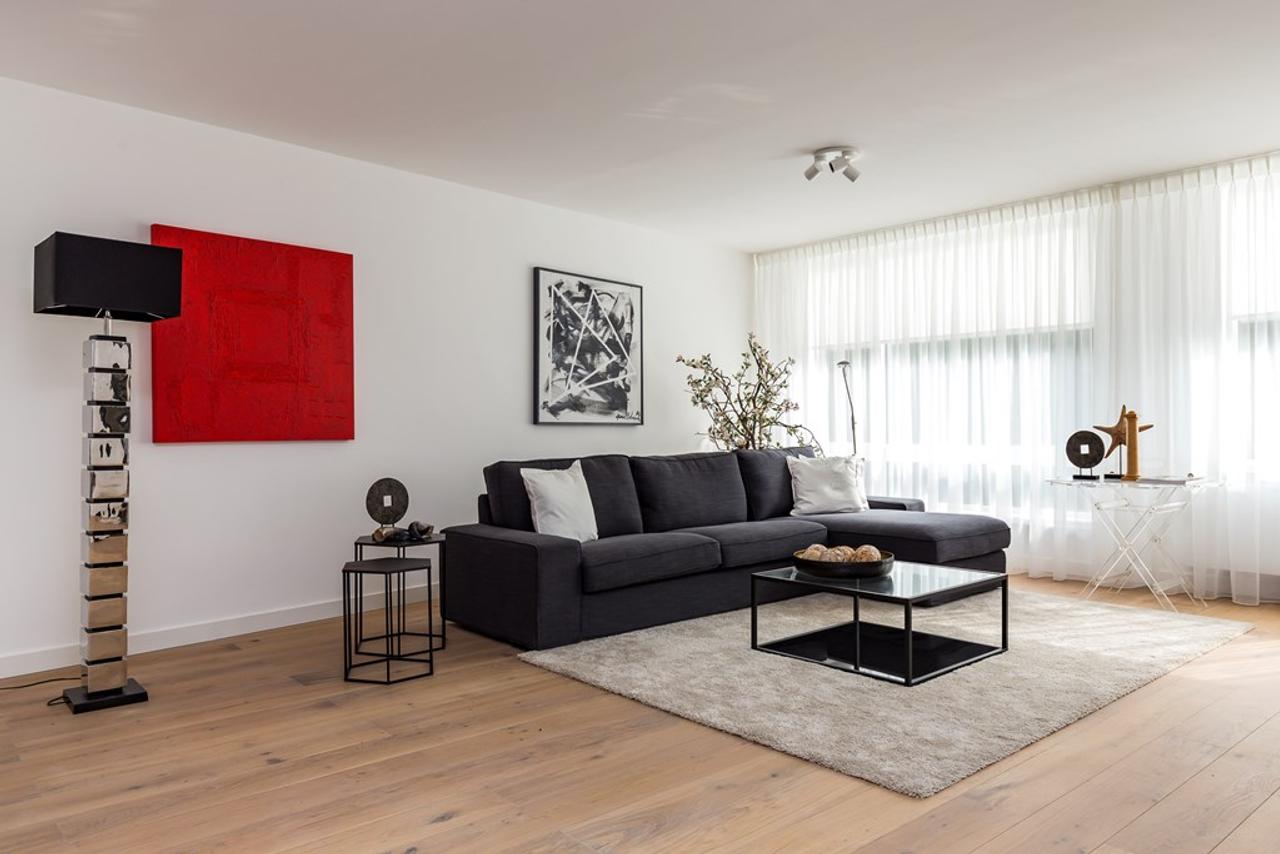 Gemeubileerd 3-kamerappartement met balkon - Afbeelding 1