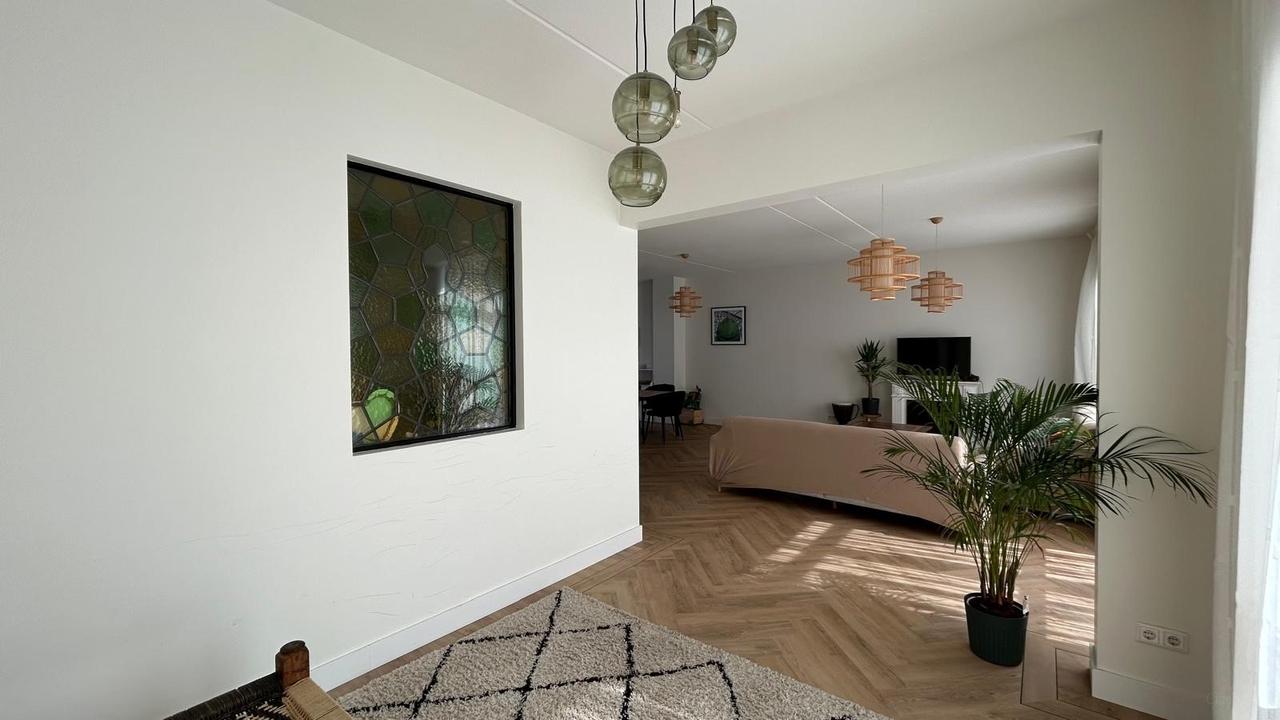 Gemeubileerd gezinshuis van 296 m² met tuin - Afbeelding 1