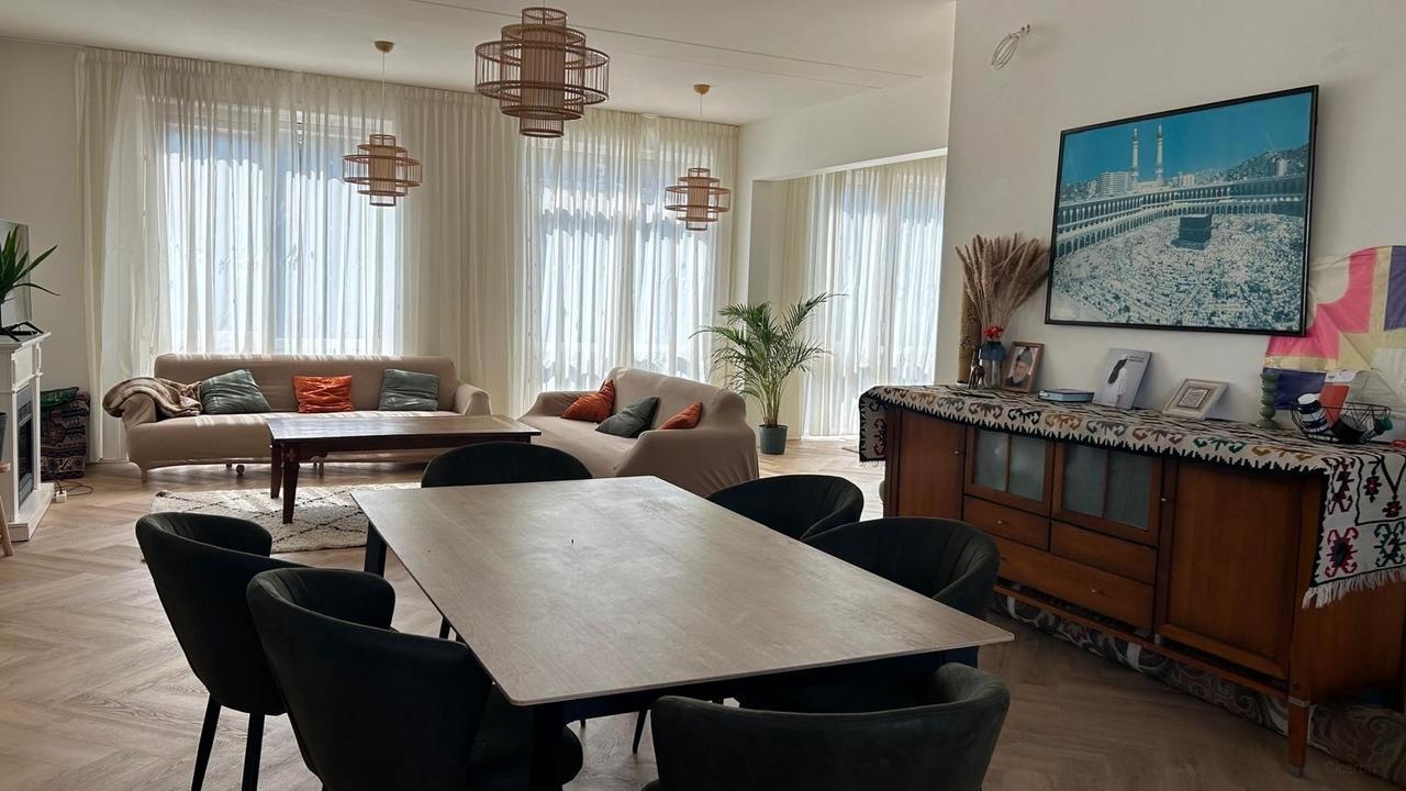 Gemeubileerd gezinshuis van 296 m² met tuin - Afbeelding 2