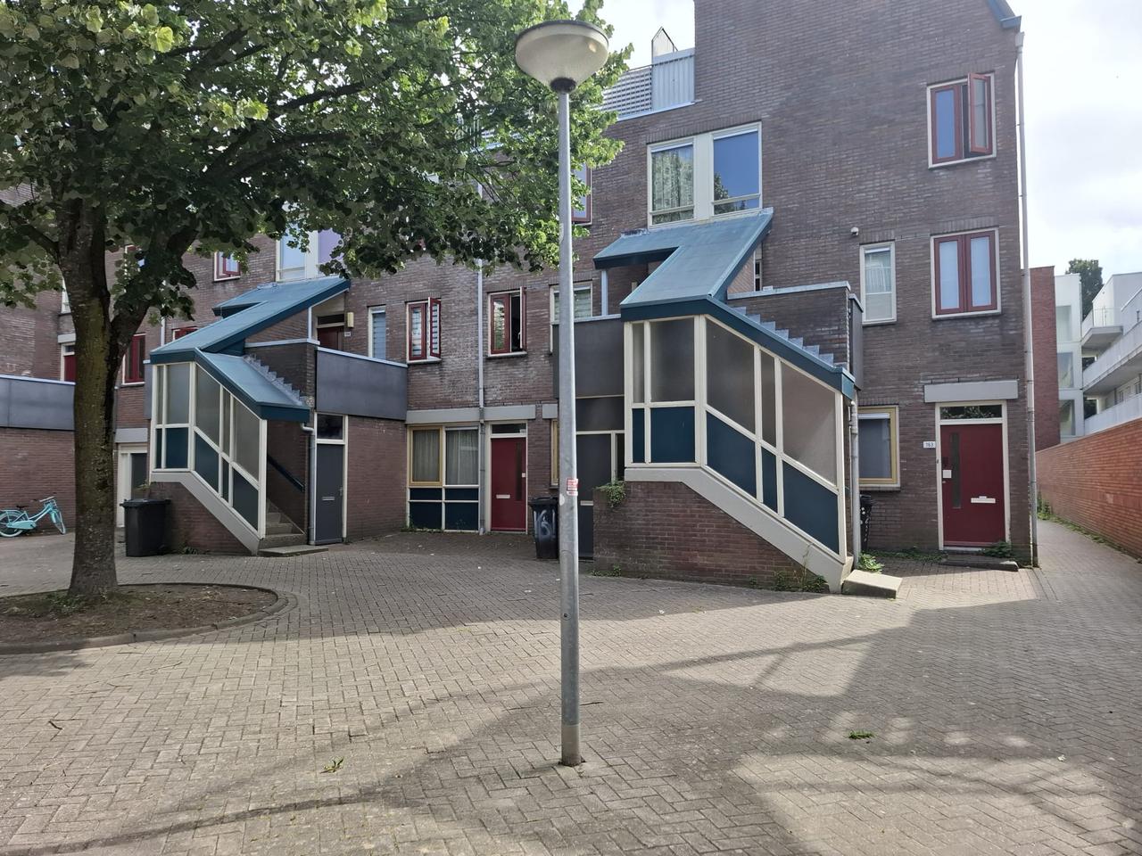 94 m² woonruimte met 3 slaapkamers - Afbeelding 2