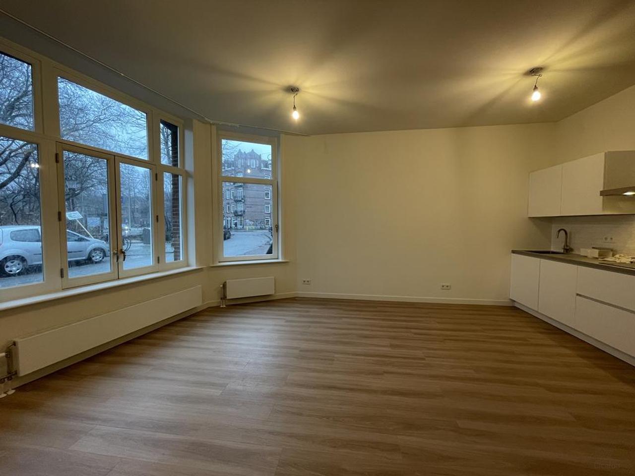Licht 3-kamerappartement met patio in Amsterdam - Afbeelding 6