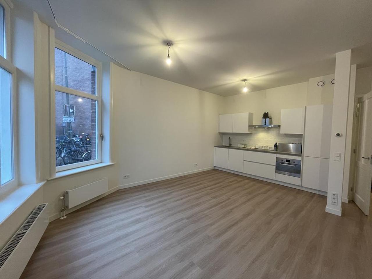 Licht 3-kamerappartement met patio in Amsterdam - Afbeelding 9