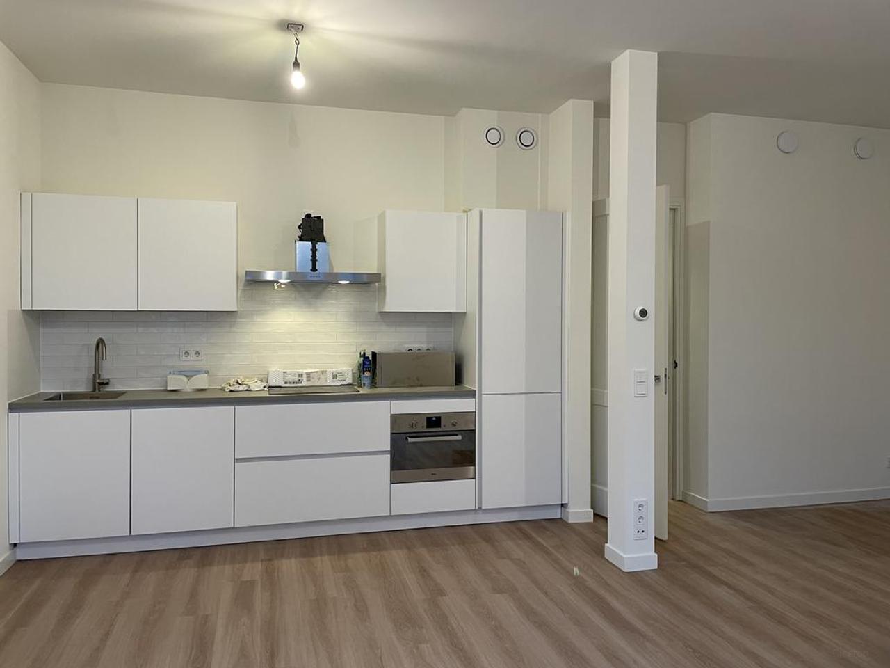 Licht 3-kamerappartement met patio in Amsterdam - Afbeelding 11