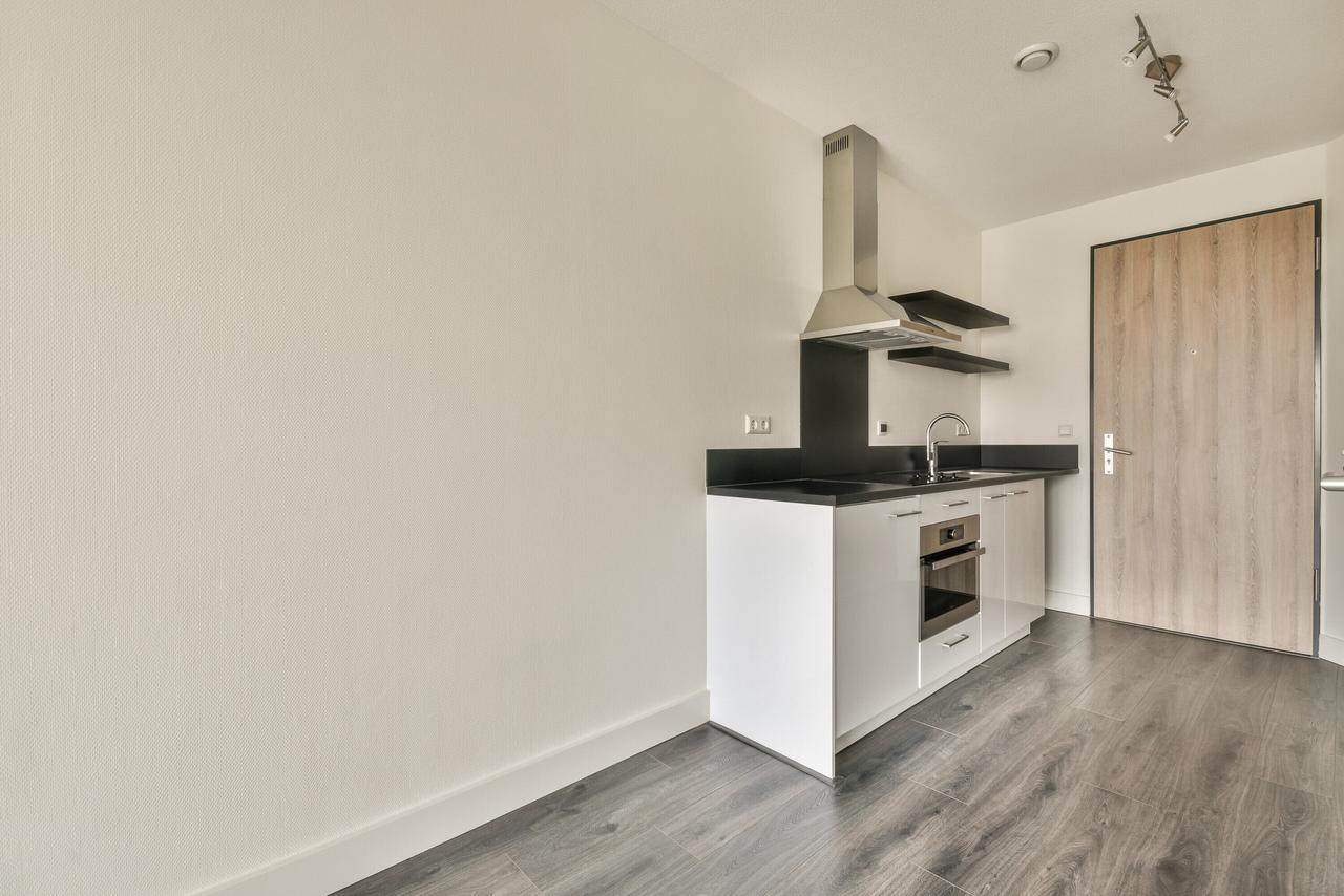 Compact Studio with Elevator in Laakhaven-West - Image 4