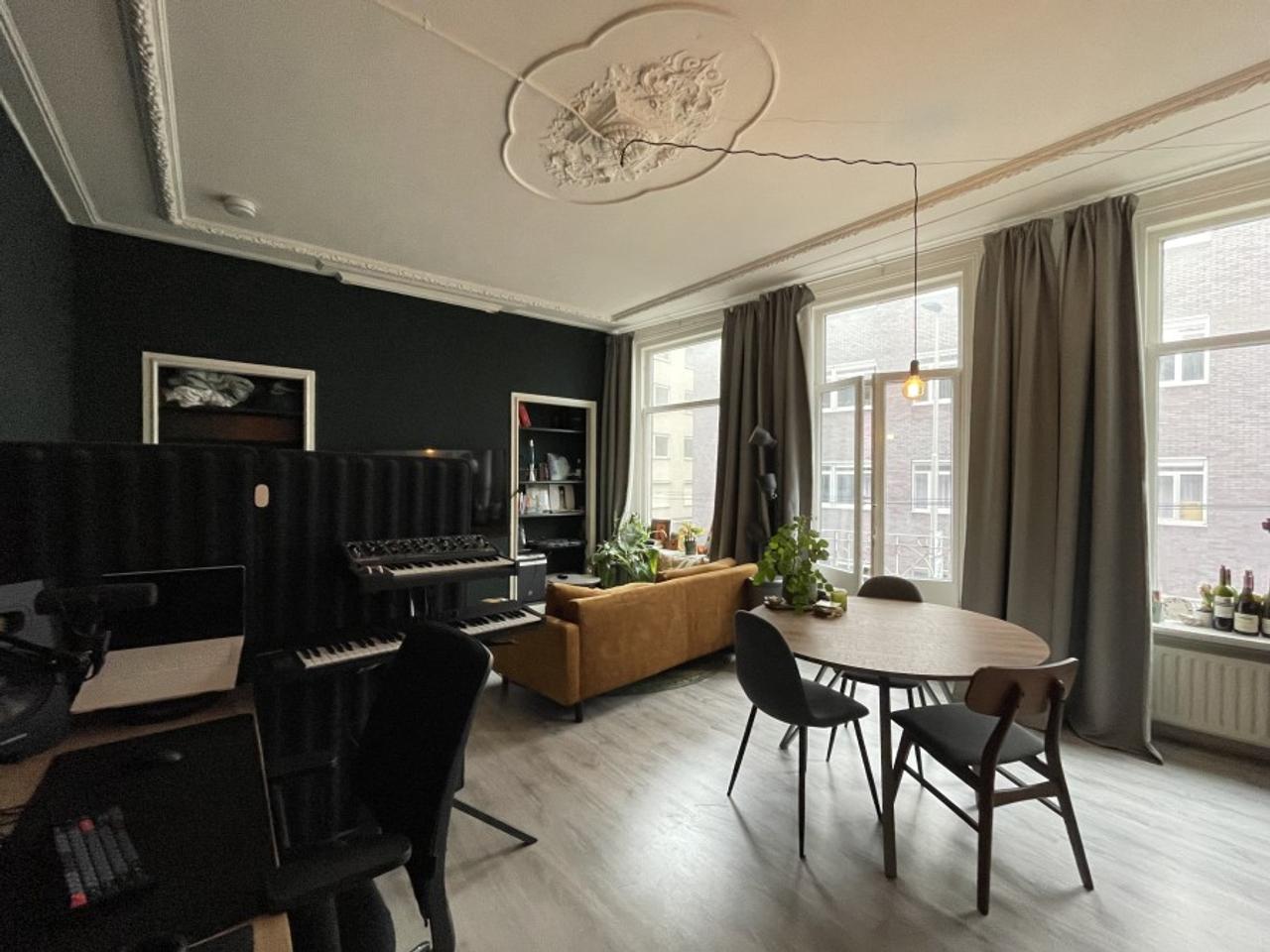 Lichte studio met Frans balkon in Arnhem - Afbeelding 3
