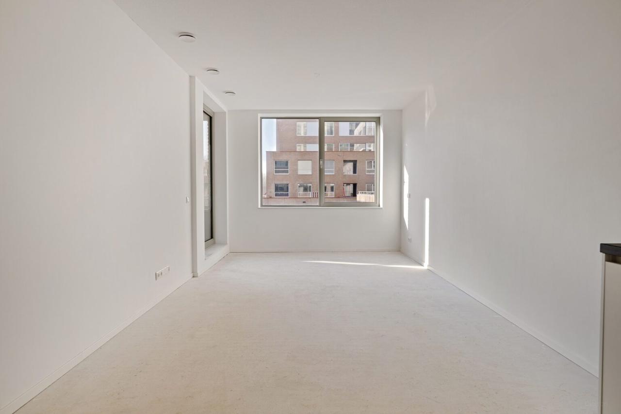 Licht 2-kamerappartement met loggia in Sloterdijk - Afbeelding 4