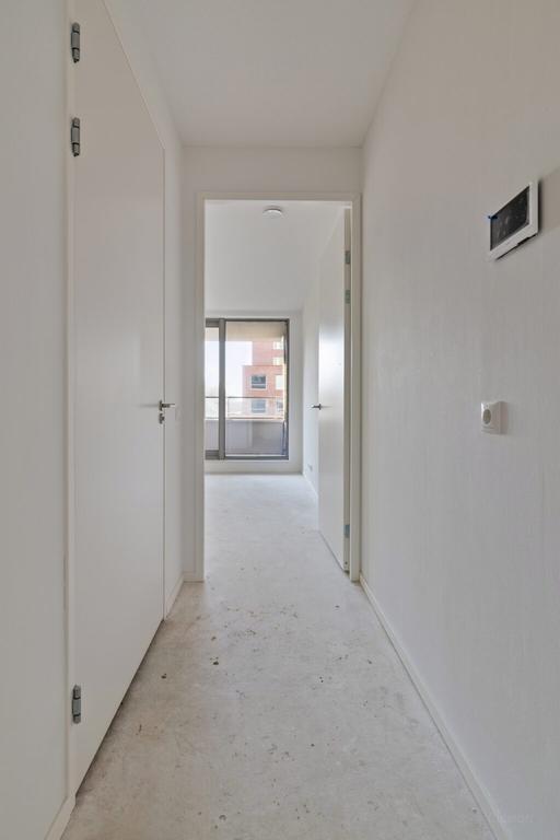 Licht 2-kamerappartement met loggia in Sloterdijk - Afbeelding 9