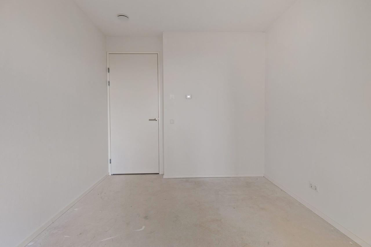 Licht 2-kamerappartement met loggia in Sloterdijk - Afbeelding 12