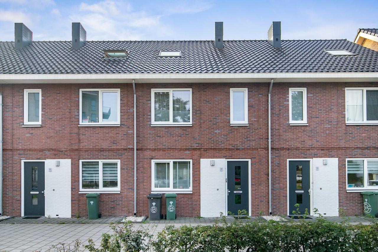Energy-efficient family home with garden - Image 3
