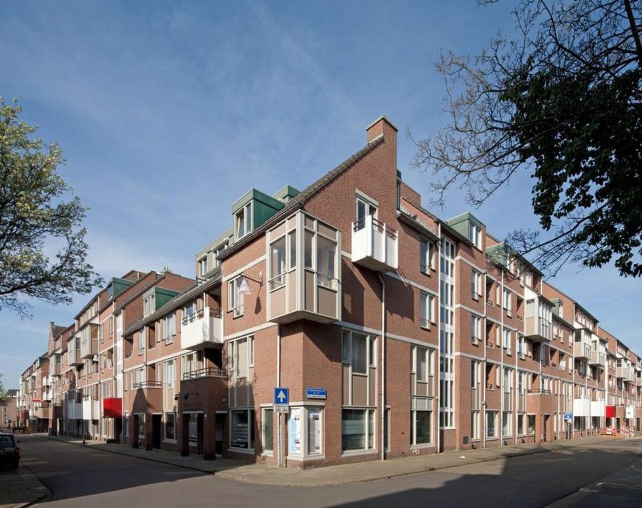 Gelijkvloers 2-kamerappartement in Roermond - Afbeelding 1