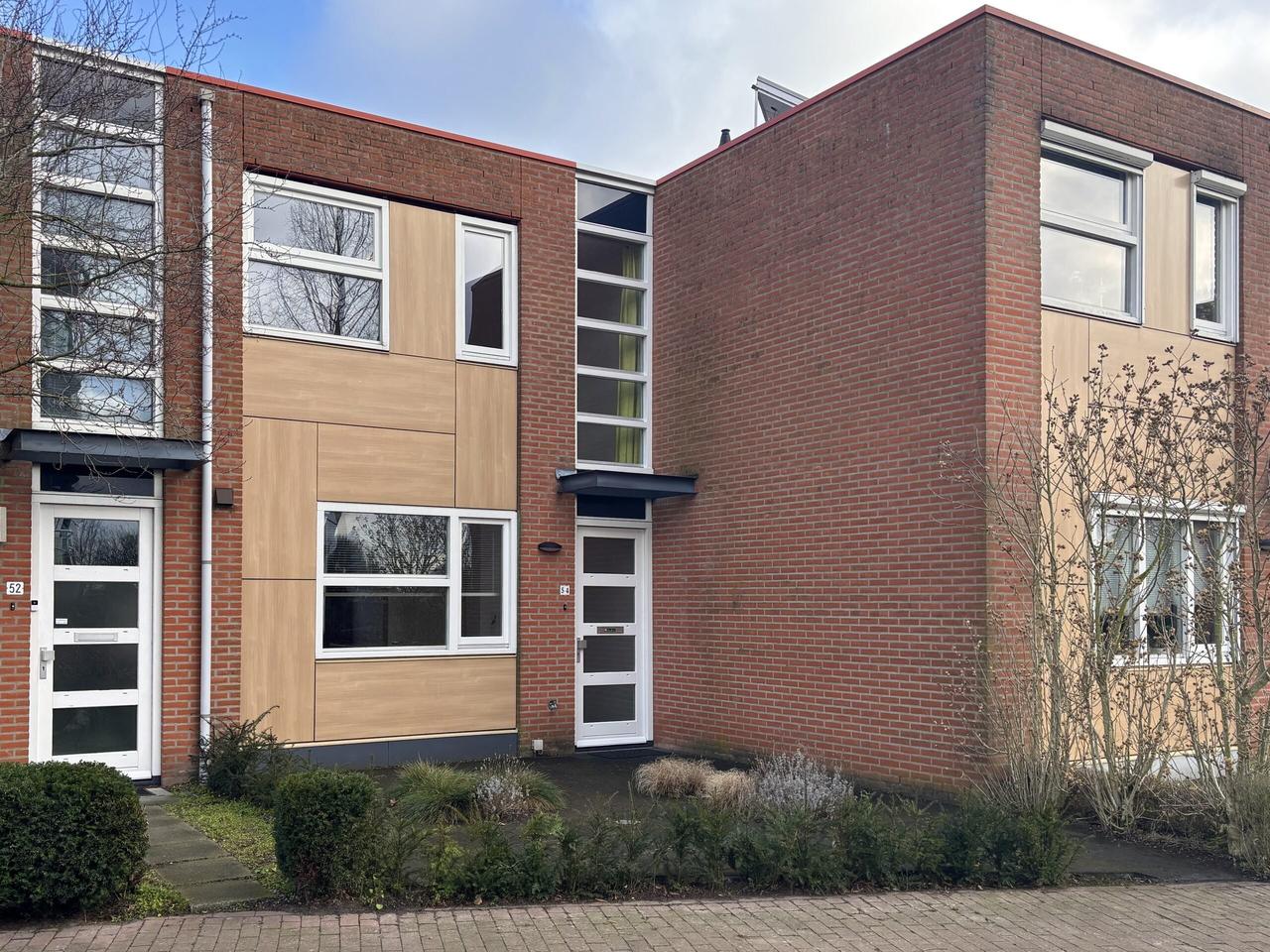Tussenwoning met tuin vlak bij ASML - Afbeelding 1