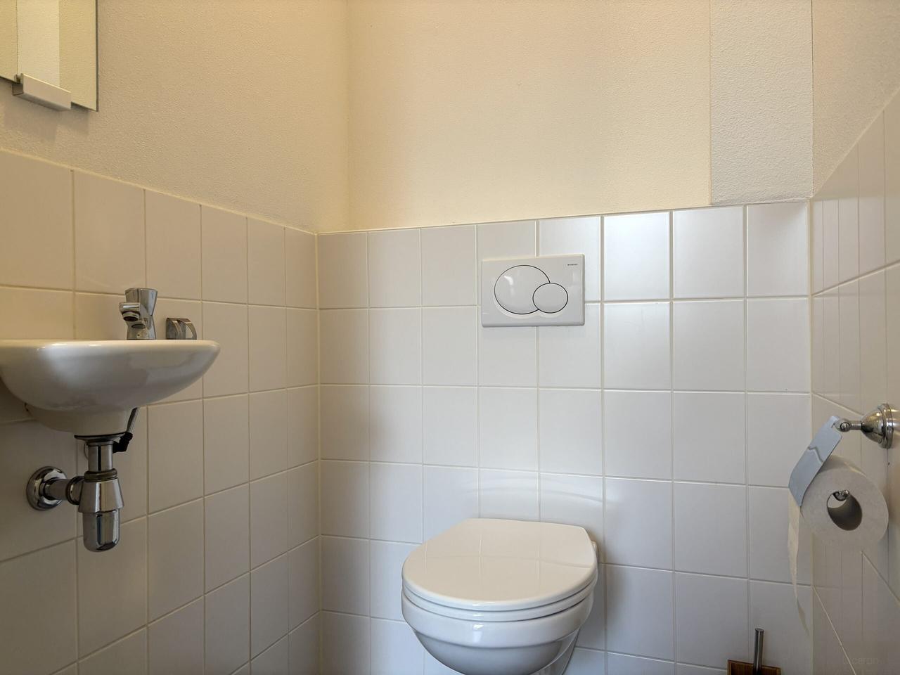 Tussenwoning met tuin vlak bij ASML - Afbeelding 3