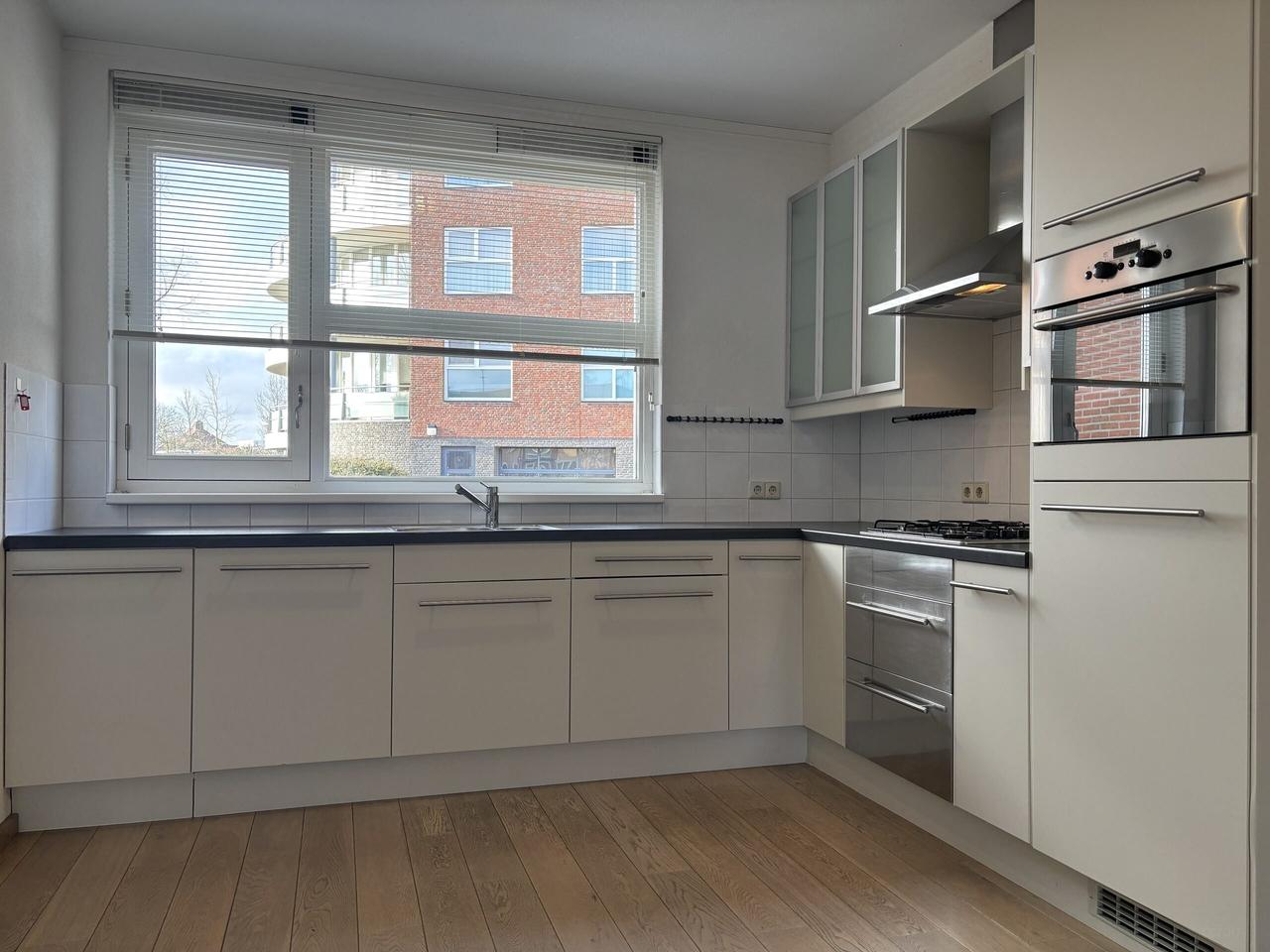 Tussenwoning met tuin vlak bij ASML - Afbeelding 5