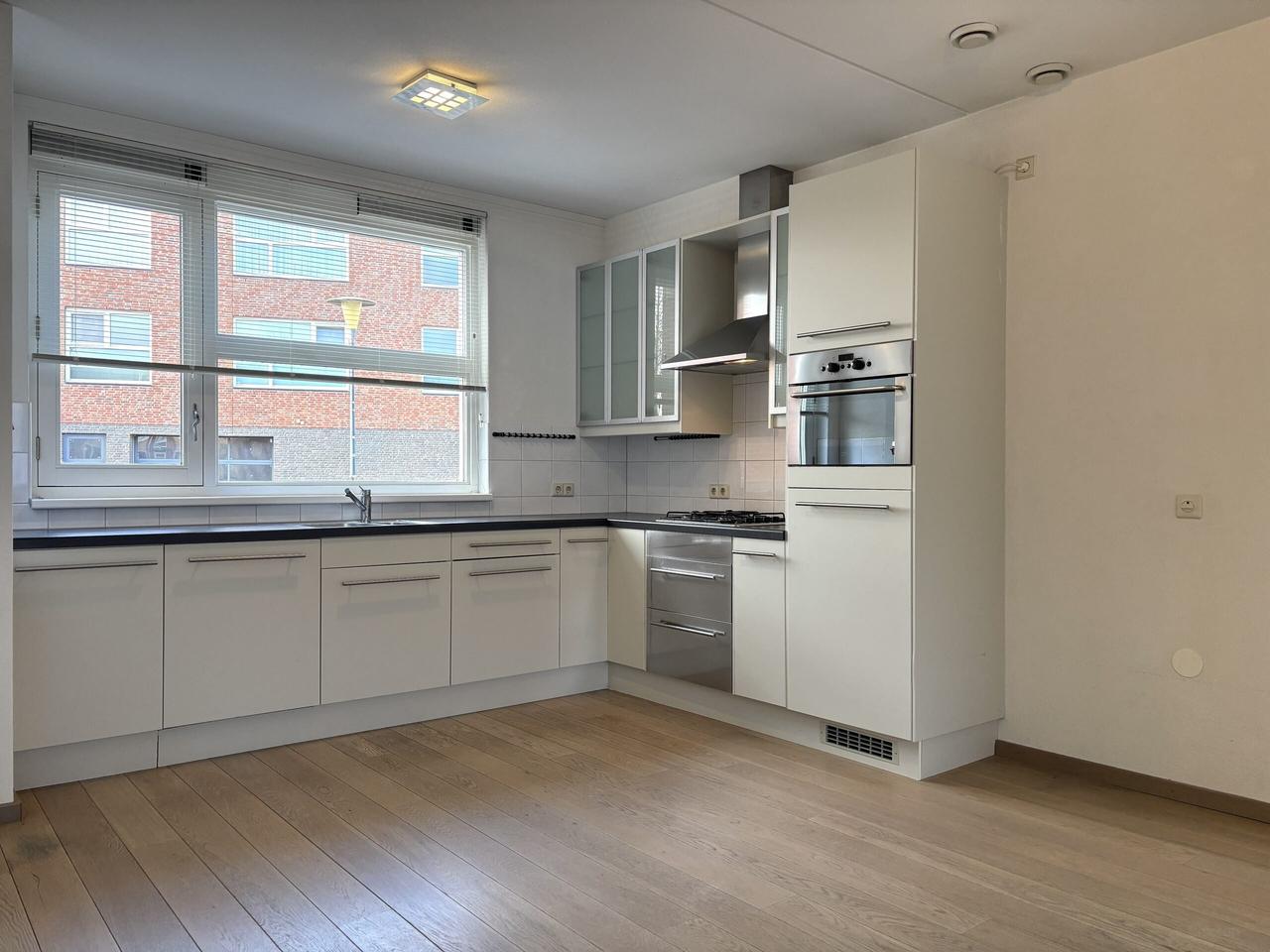 Tussenwoning met tuin vlak bij ASML - Afbeelding 6