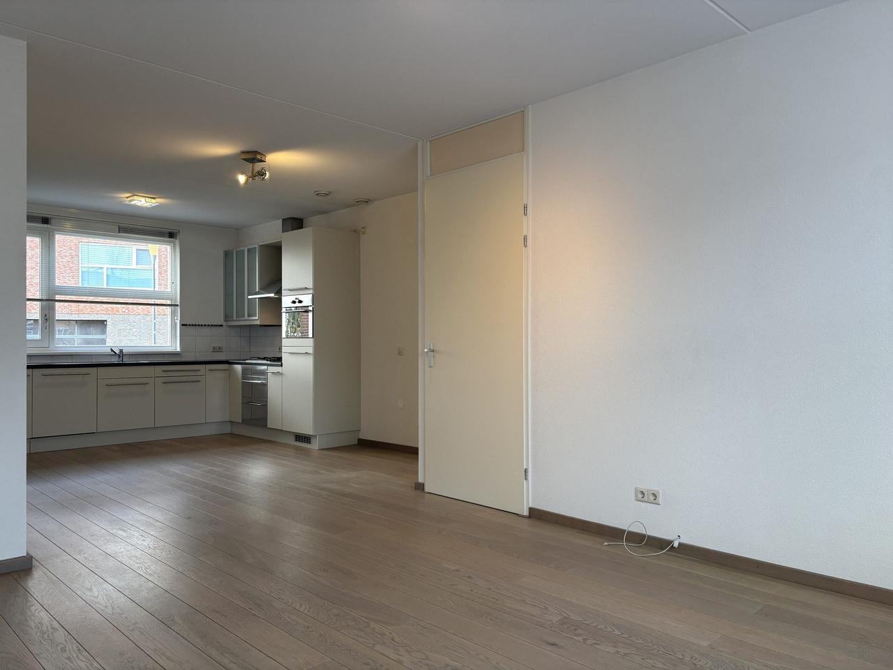 Tussenwoning met tuin vlak bij ASML - Afbeelding 7