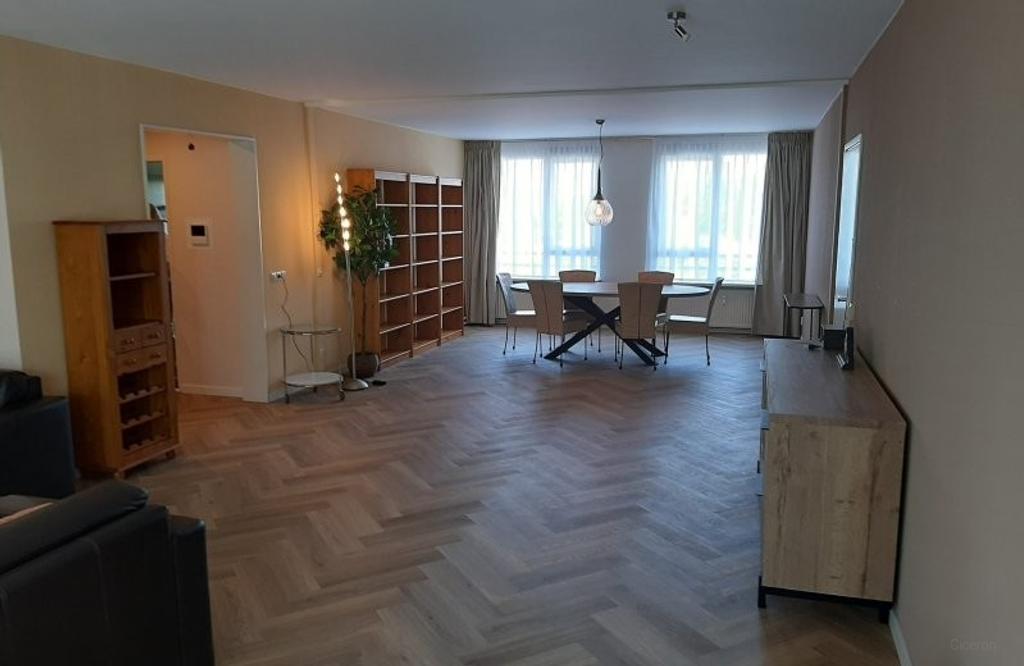 Gemeubileerd 4-kamerappartement met balkon - Afbeelding 2