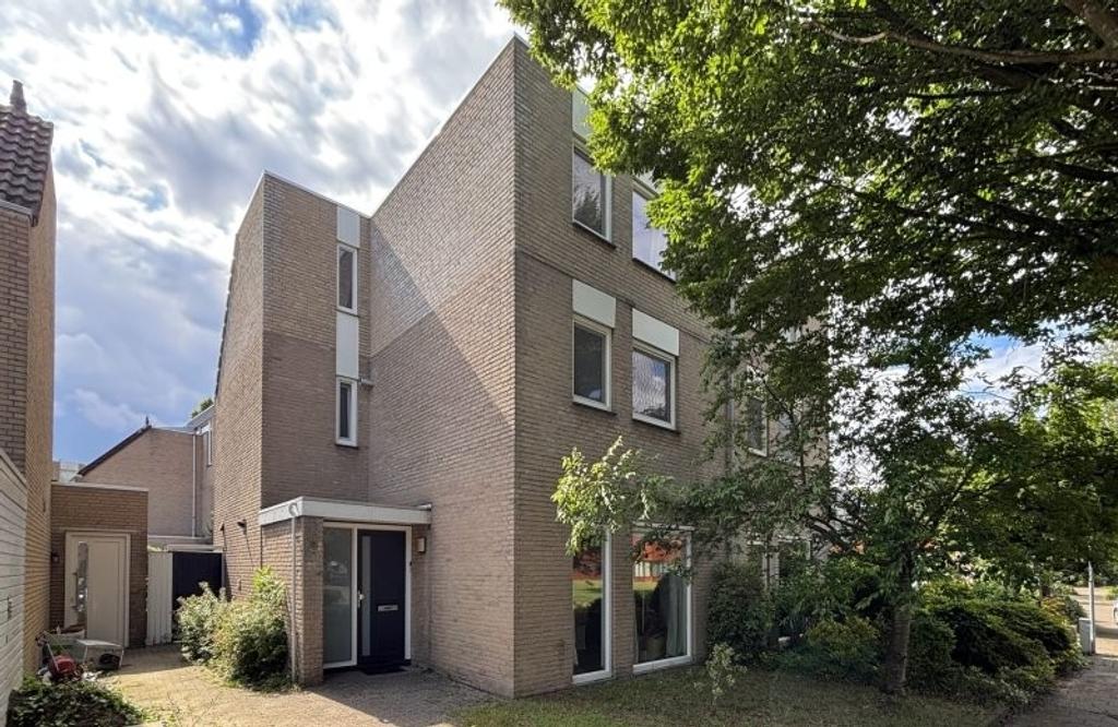 4-slaapkamer huis met tuin in Veldhoven - Afbeelding 1