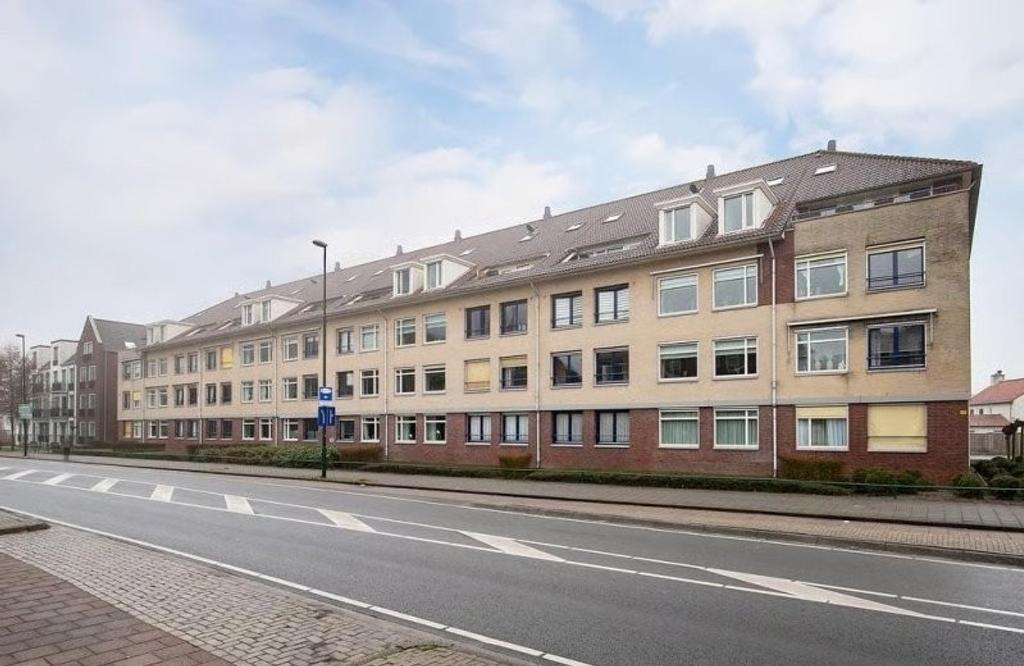 Maisonette with Roof Terrace in the Heart of Aalst - Image 1