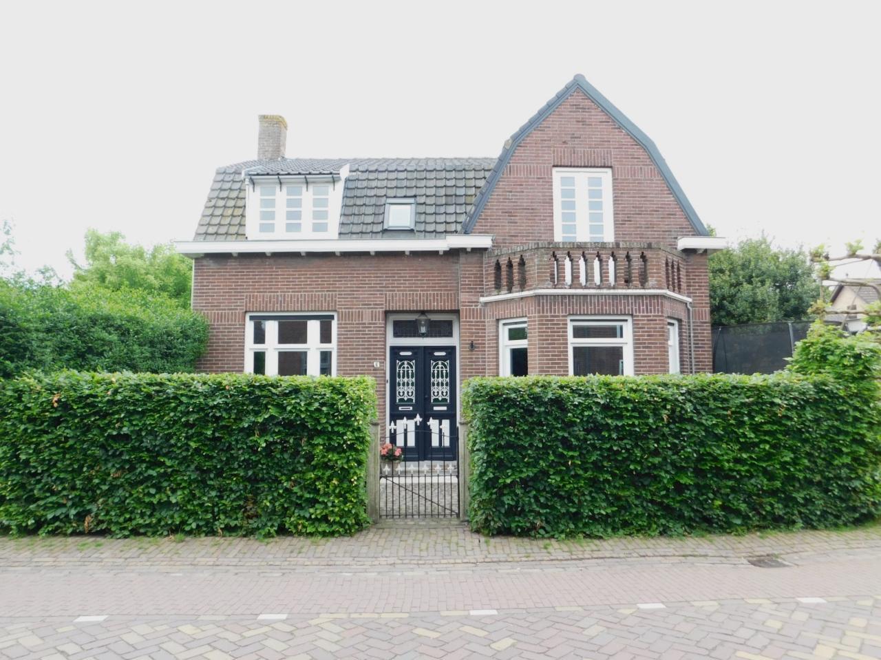 Detached House with Garden and Workspace - Image 1