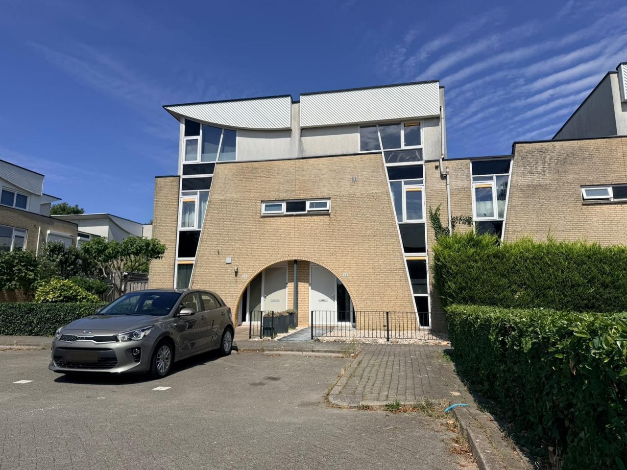 Eengezinswoning met 4 slaapkamers en tuin - Afbeelding 1