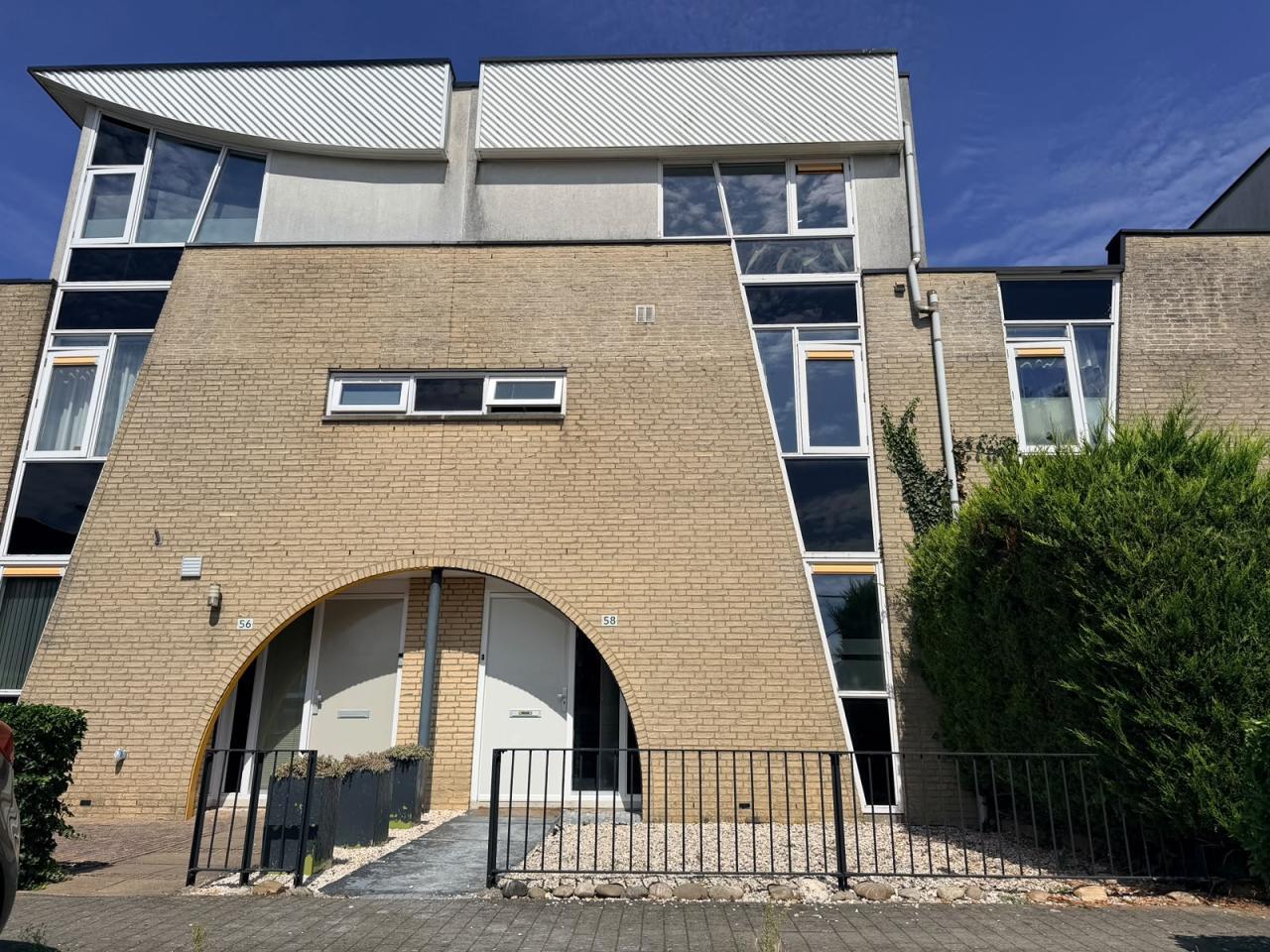 Eengezinswoning met 4 slaapkamers en tuin - Afbeelding 2