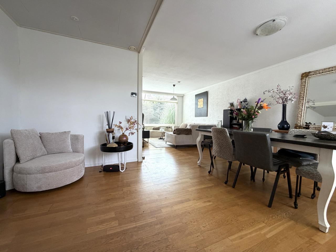 4-Bedroom Home with Sunny Garden - Image 3