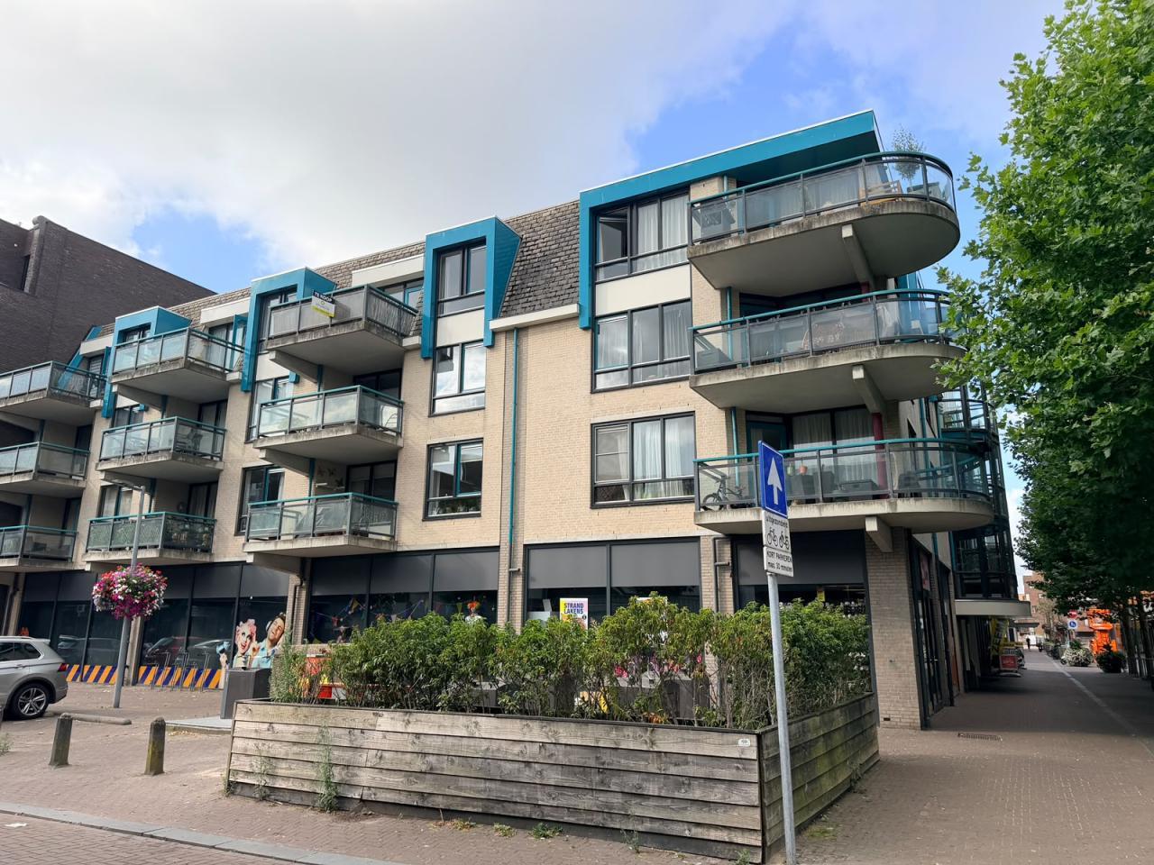 Licht 3-kamerappartement met balkon - Afbeelding 1
