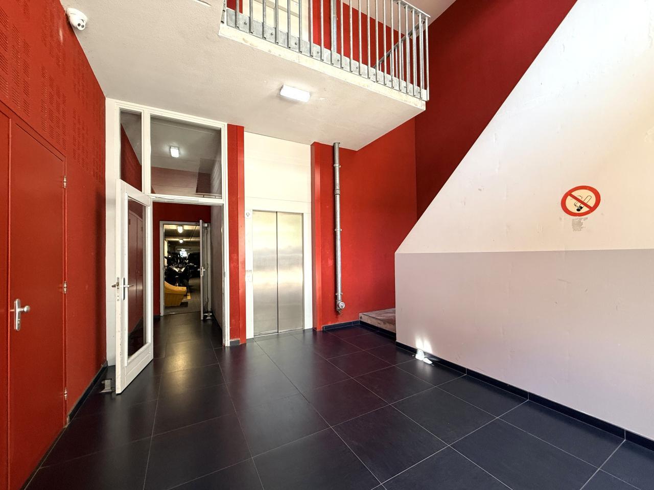 Gerenoveerd 4-kamerappartement met lift - Afbeelding 2