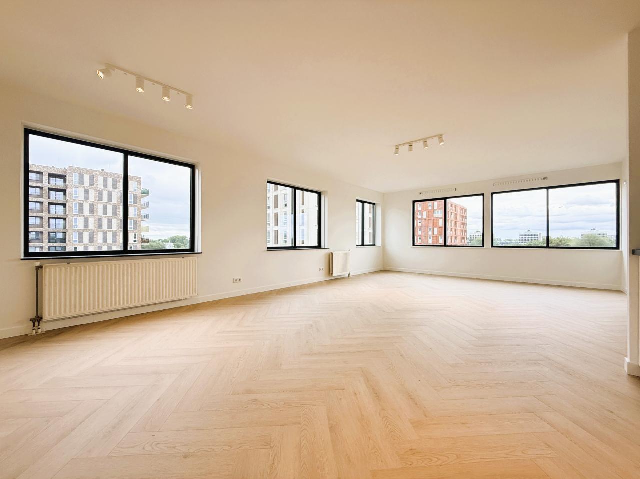 Gerenoveerd 4-kamerappartement met lift - Afbeelding 3