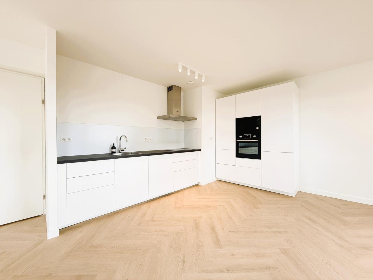 Gerenoveerd 4-kamerappartement met lift - Afbeelding 5