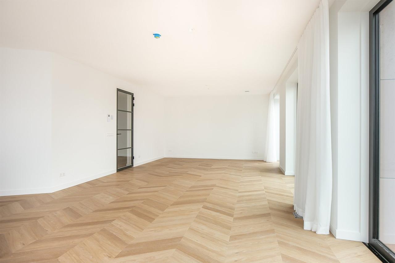 Loft op de 23e met balkon en skylinezicht - Afbeelding 4