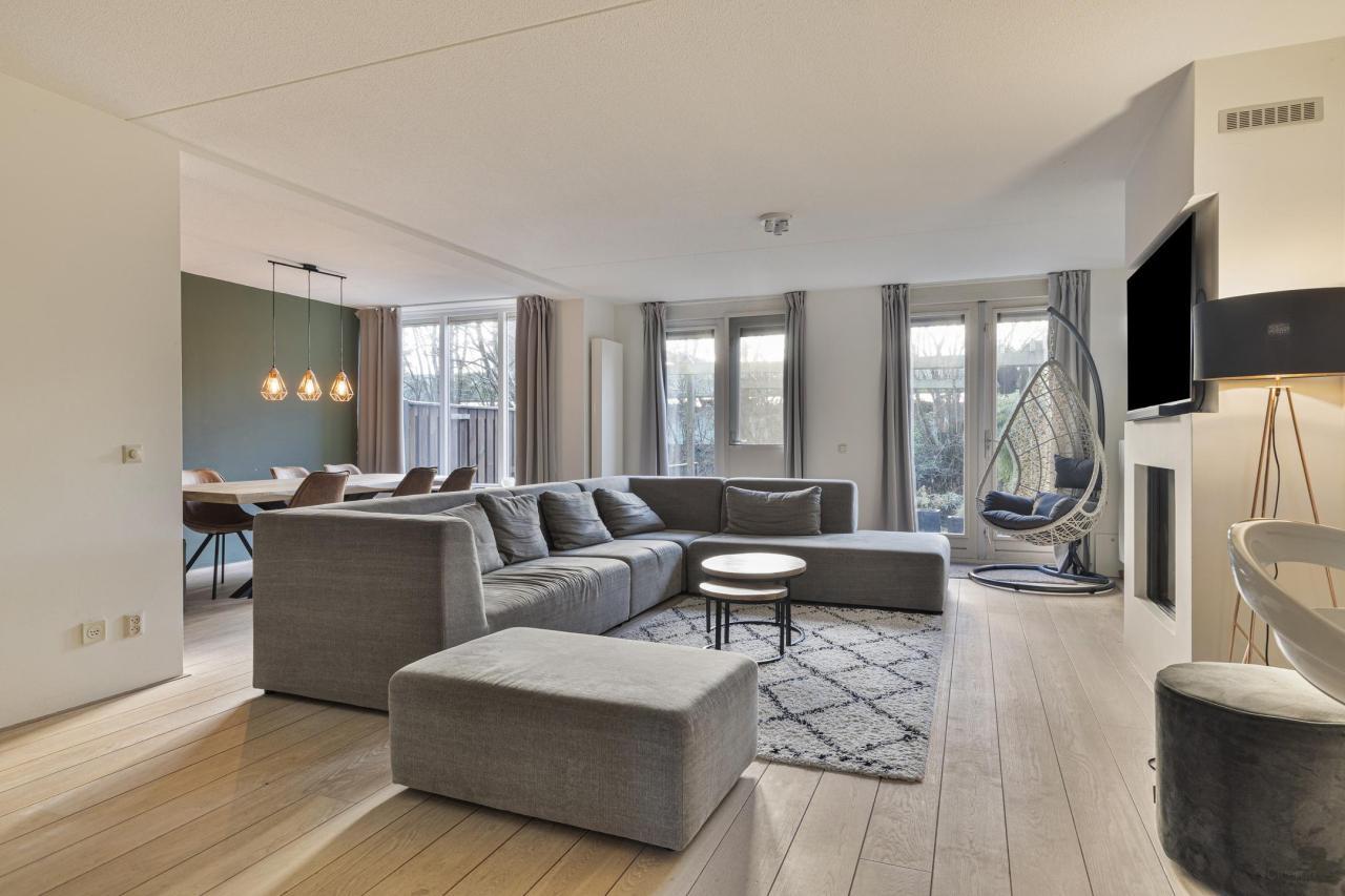 5-bedroom family home with south-facing garden - Image 3