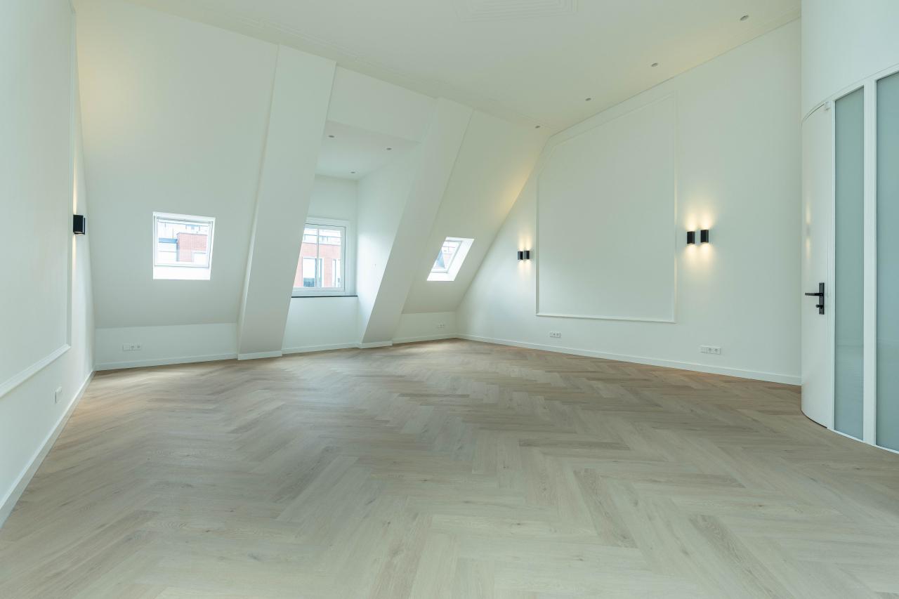 160 m² Loft with Balcony on Houtplein - Image 4