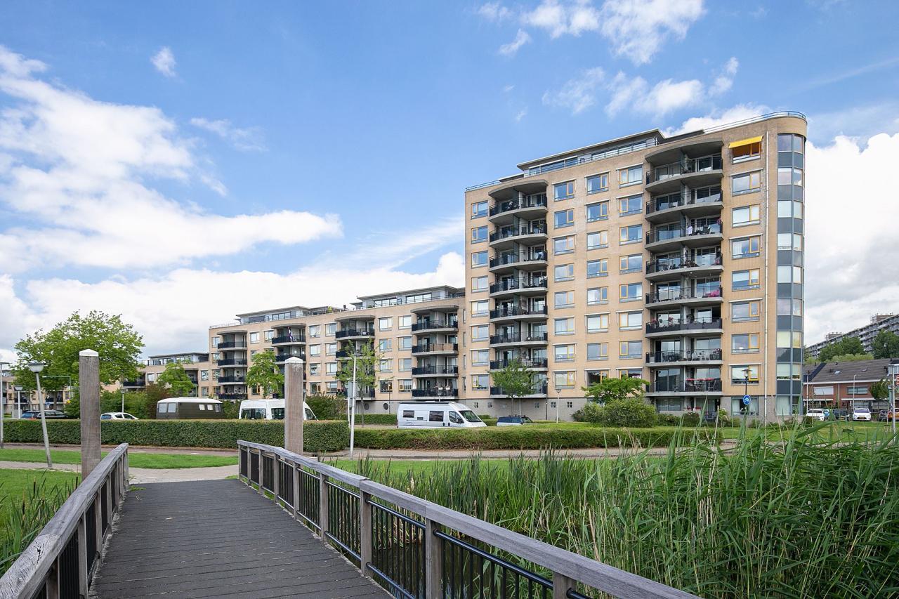 2-Bedroom Apartment with Southwest-Facing Terrace - Image 1