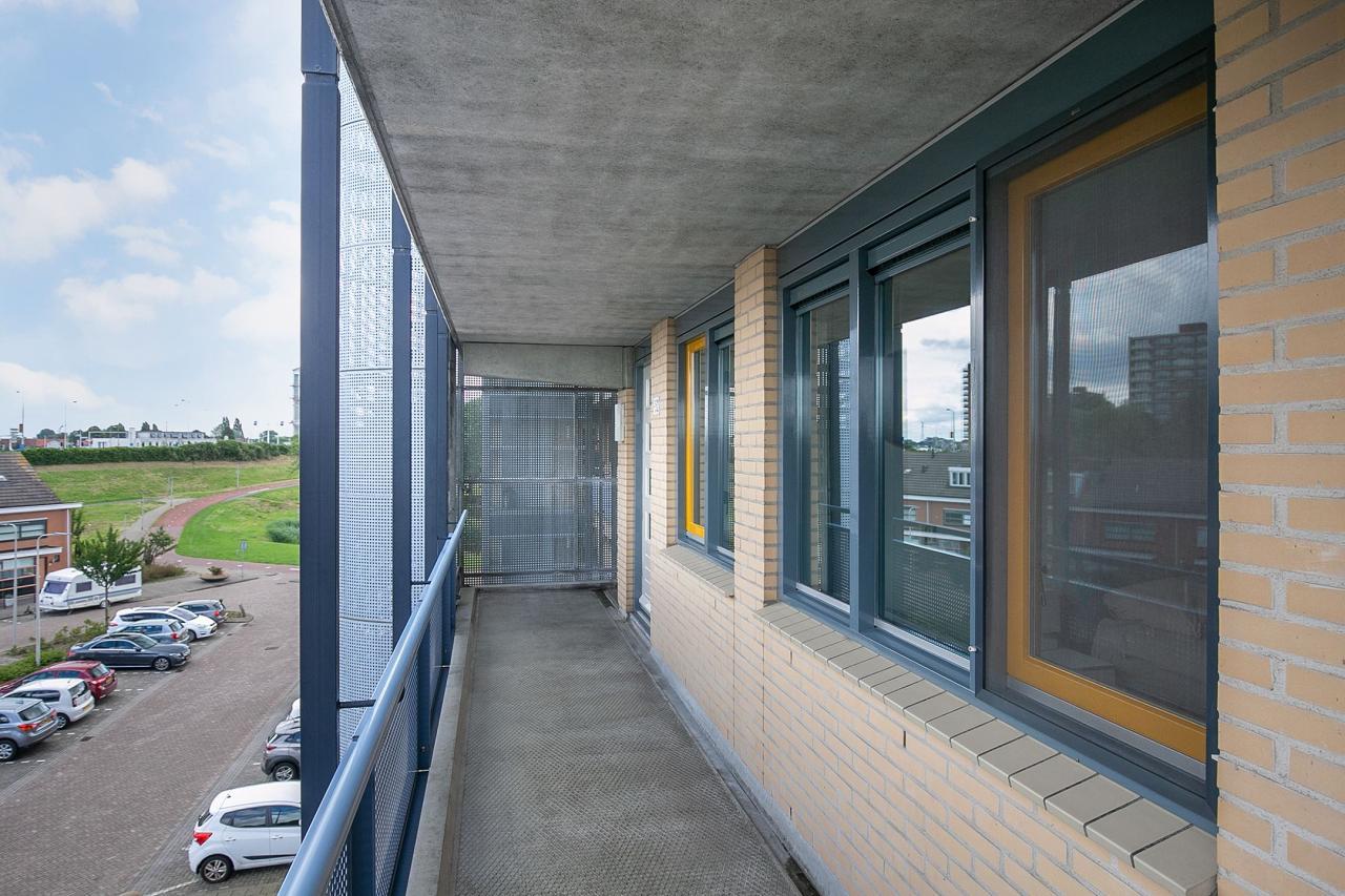 2-Bedroom Apartment with Southwest-Facing Terrace - Image 2