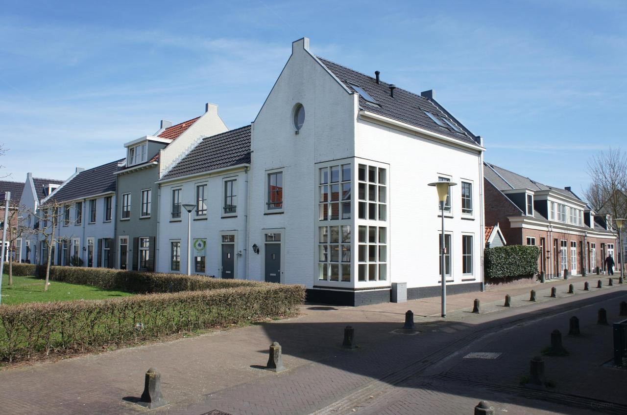 Licht hoekhuis met 4 slaapkamers en tuin - Afbeelding 1