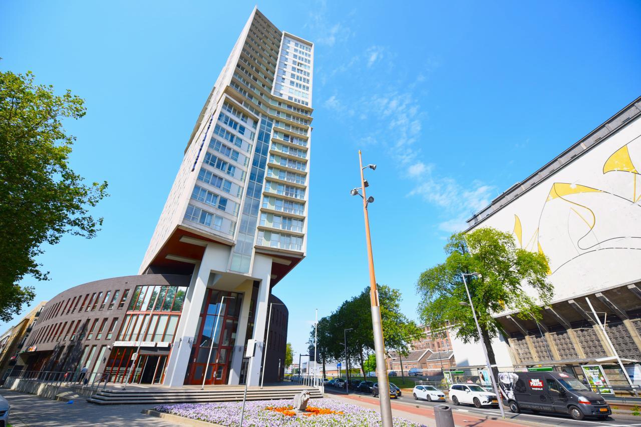 Penthouse op 23e met Rotterdamse skyline - Afbeelding 2