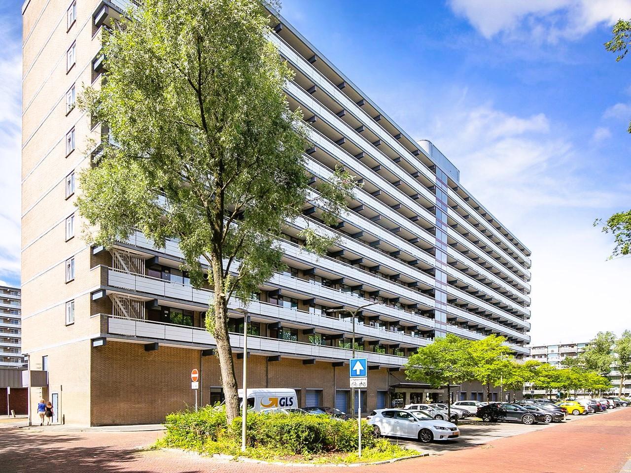 120 m² appartement met zonnig balkon - Afbeelding 1